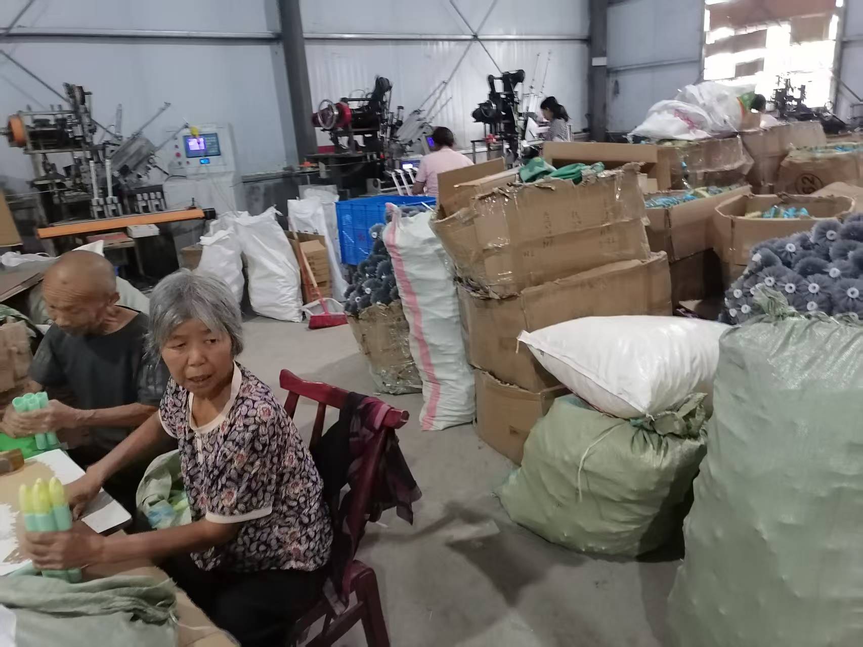 唐河县张店镇 乡村车间赋能乡村振兴，电子数码产品销售谱写新篇